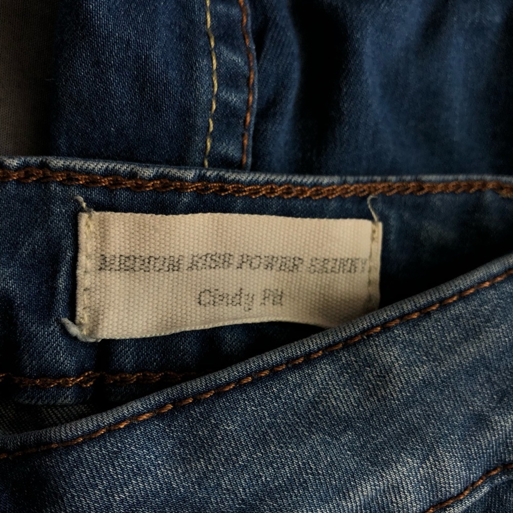 Guess Mid Rise Jeans - Picture 3 of 4